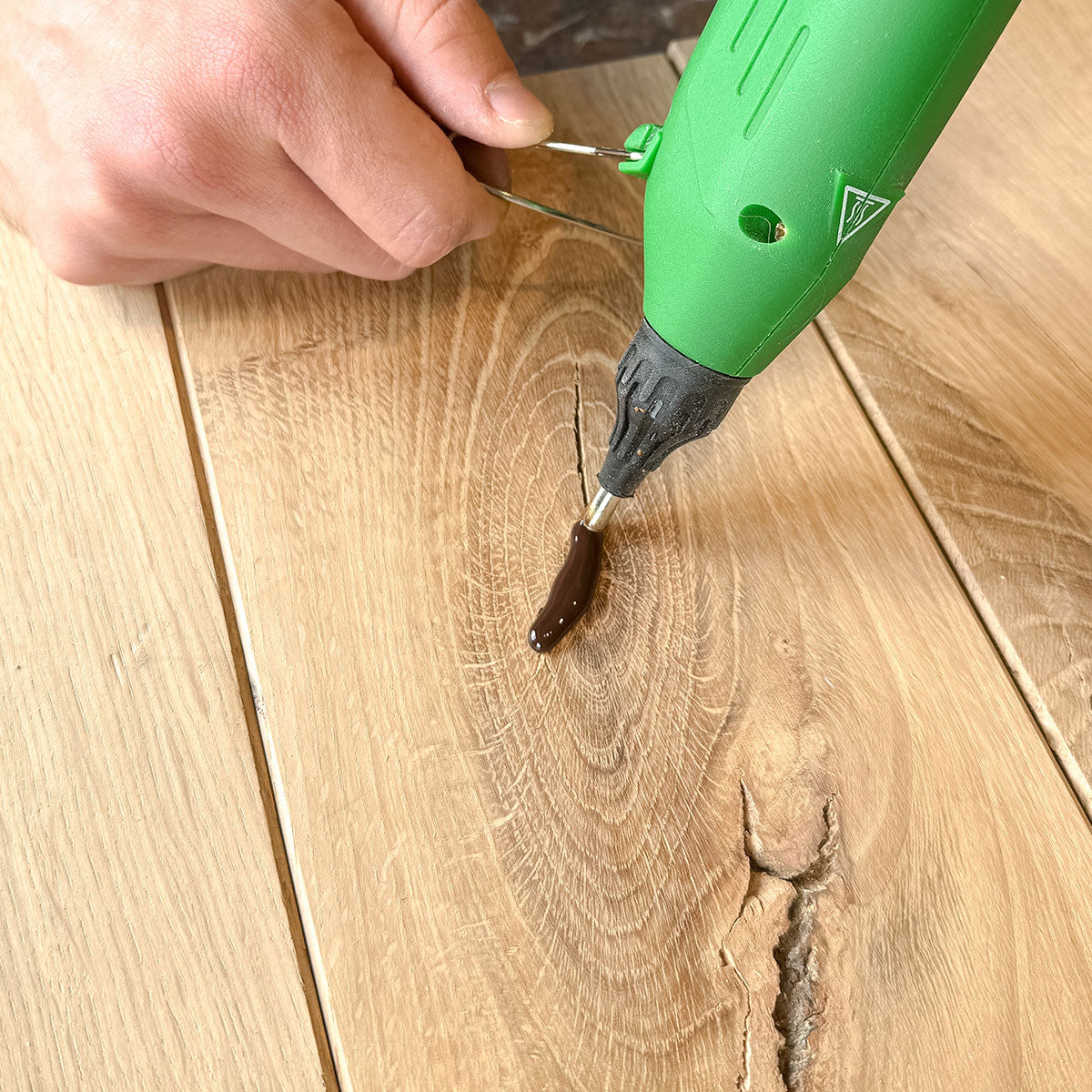 Wood Repair WR 180 hot-melt applicator gun included in the PLUS+ Kit